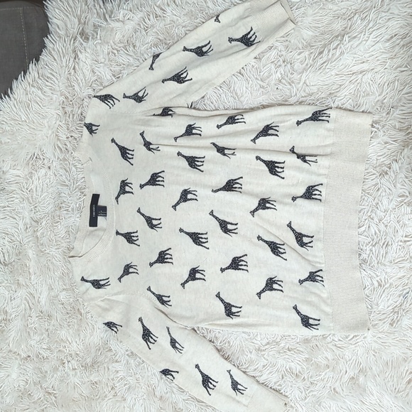 Lightweight knit sweater with Giraffe print - Picture 1 of 4